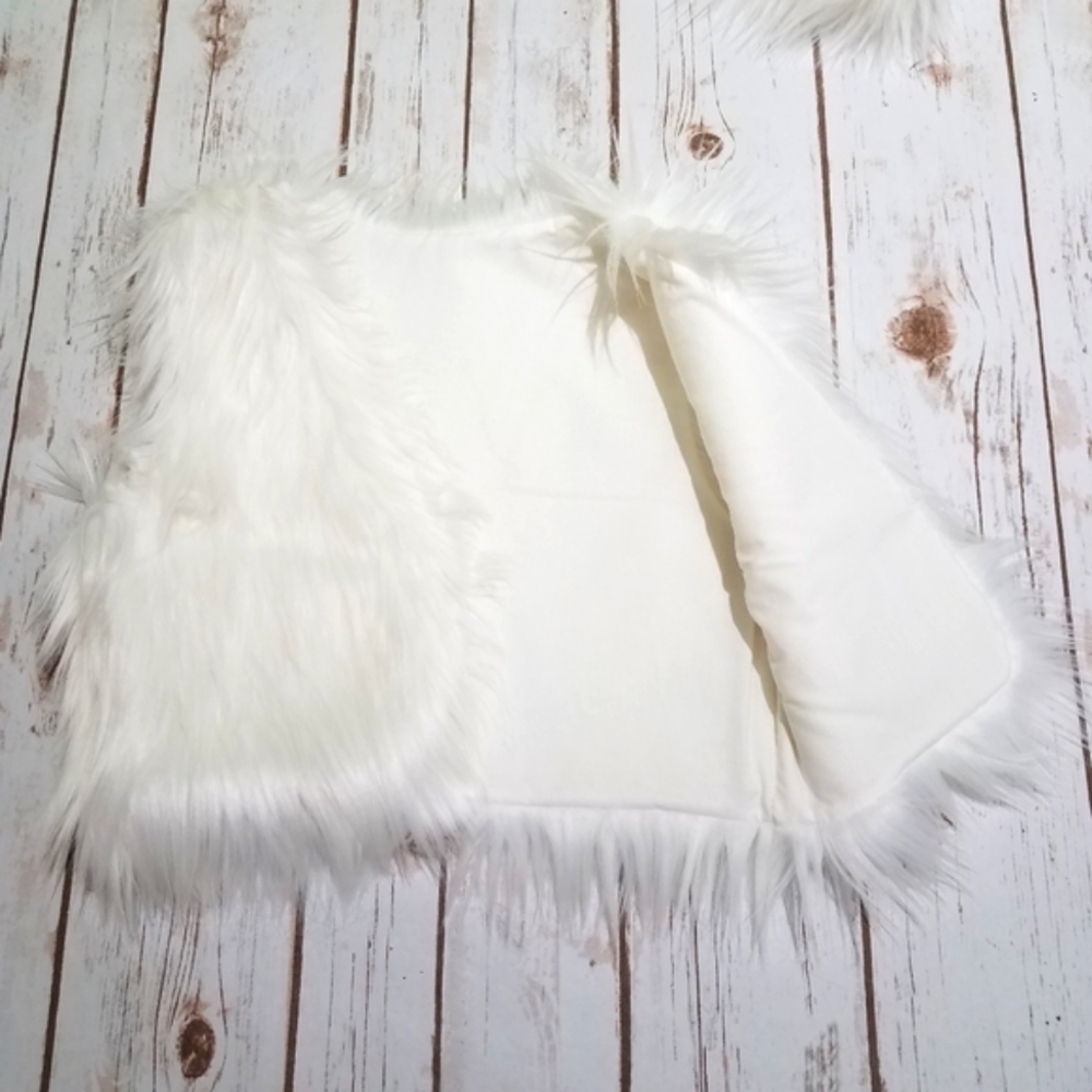 🔴3/$15 Girl's Faux Fur Costume Vest 5T - Picture 3 of 5